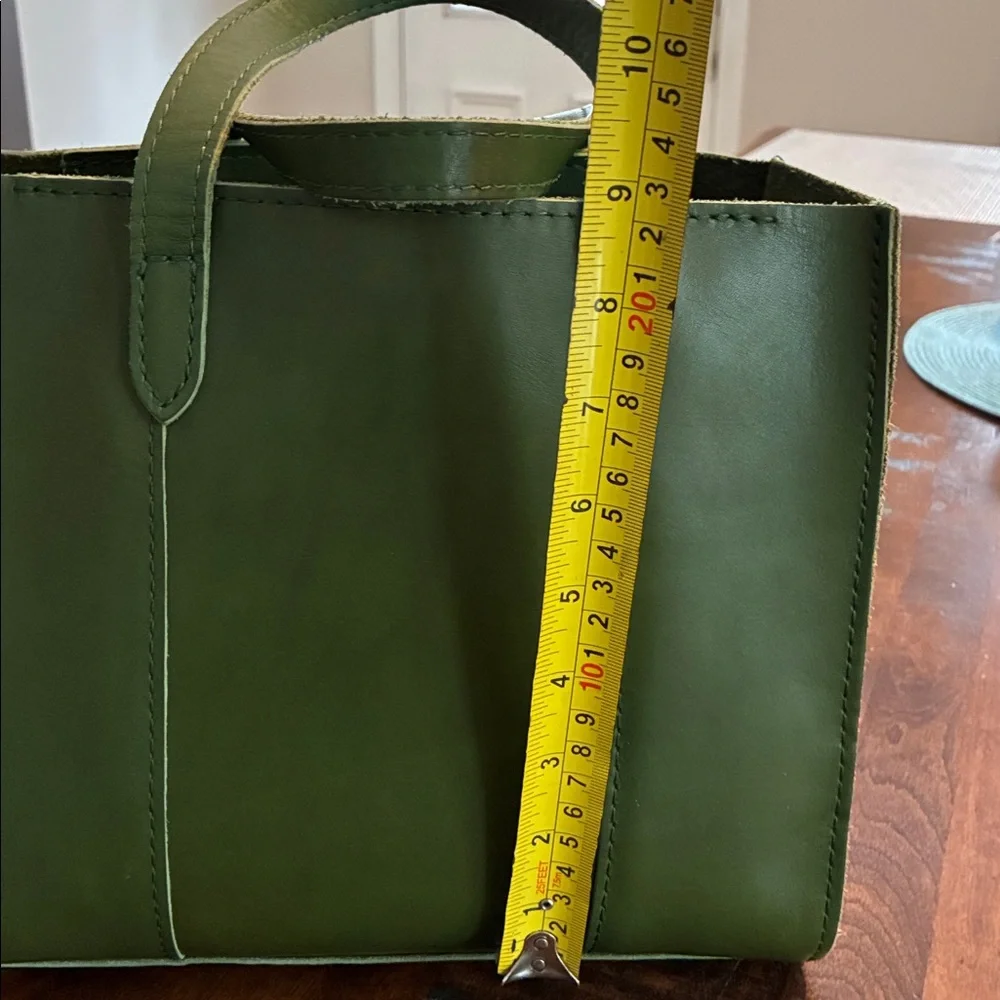 Portland Leather Lola zip tote in pine - Picture 10 of 13